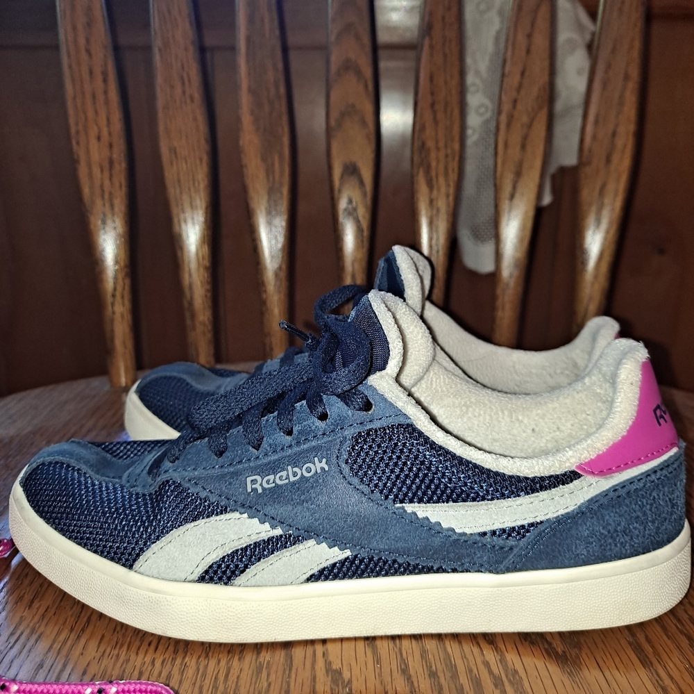 Women's size 6 Reebok pink, blue and white sneaker